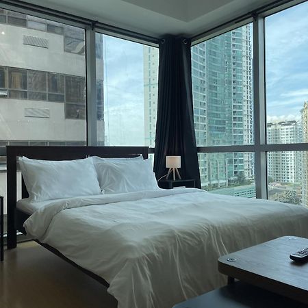 Prime Avant Bgc Location Apartments By Ph Staycation 마닐라 외부 사진