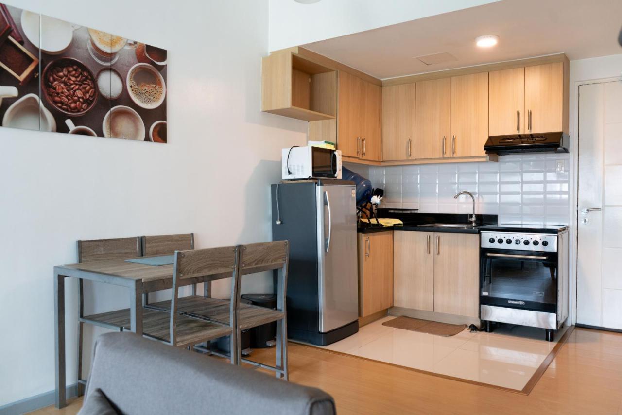 Prime Avant Bgc Location Apartments By Ph Staycation 마닐라 외부 사진
