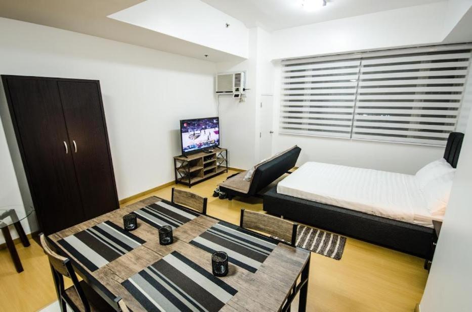Prime Avant Bgc Location Apartments By Ph Staycation 마닐라 외부 사진