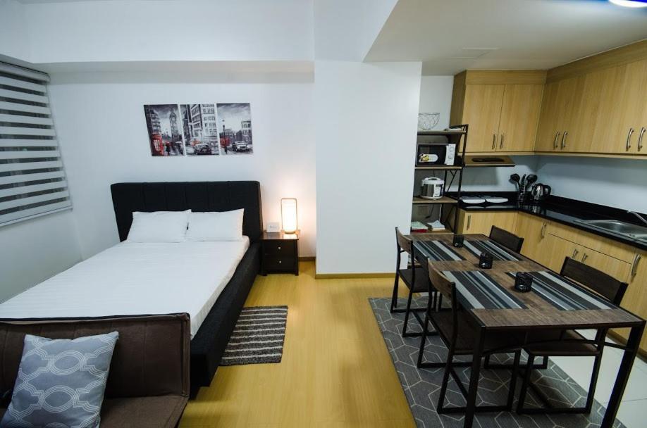 Prime Avant Bgc Location Apartments By Ph Staycation 마닐라 외부 사진