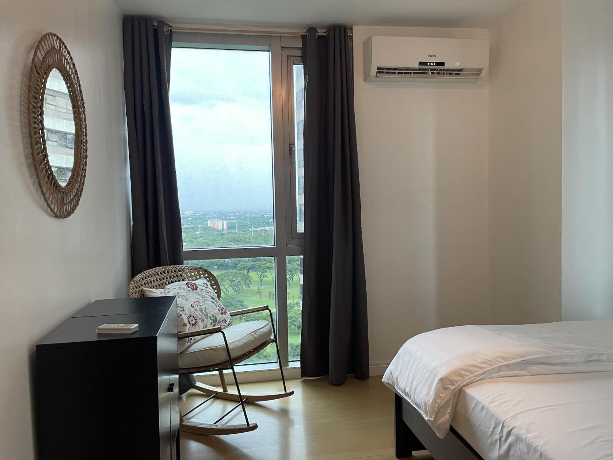 Prime Avant Bgc Location Apartments By Ph Staycation 마닐라 외부 사진