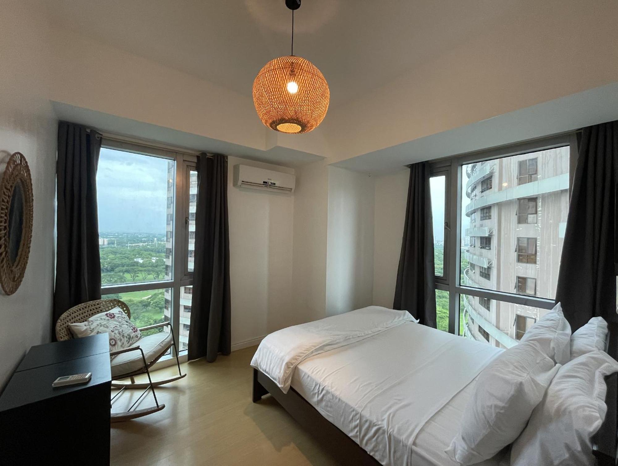 Prime Avant Bgc Location Apartments By Ph Staycation 마닐라 외부 사진