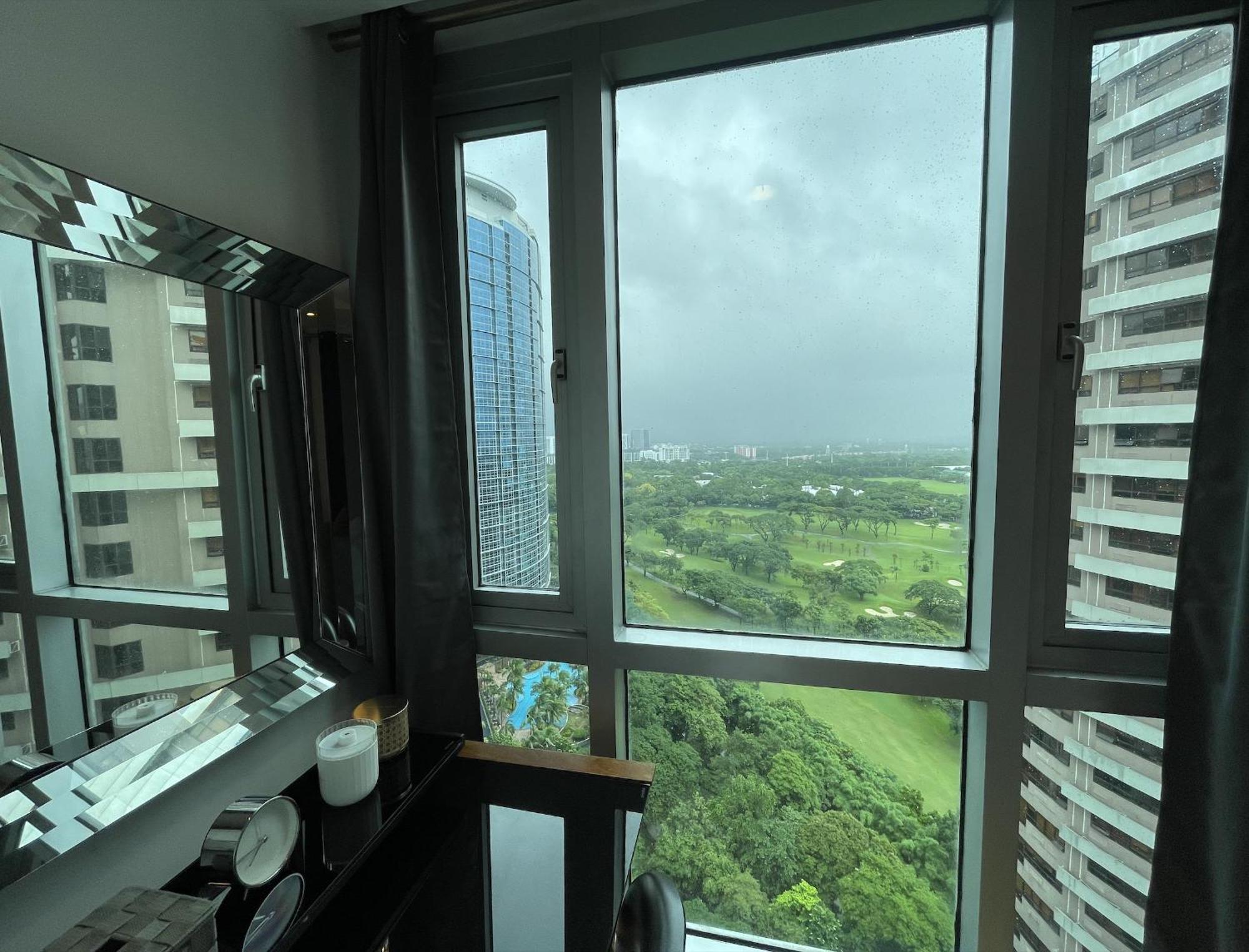 Prime Avant Bgc Location Apartments By Ph Staycation 마닐라 외부 사진