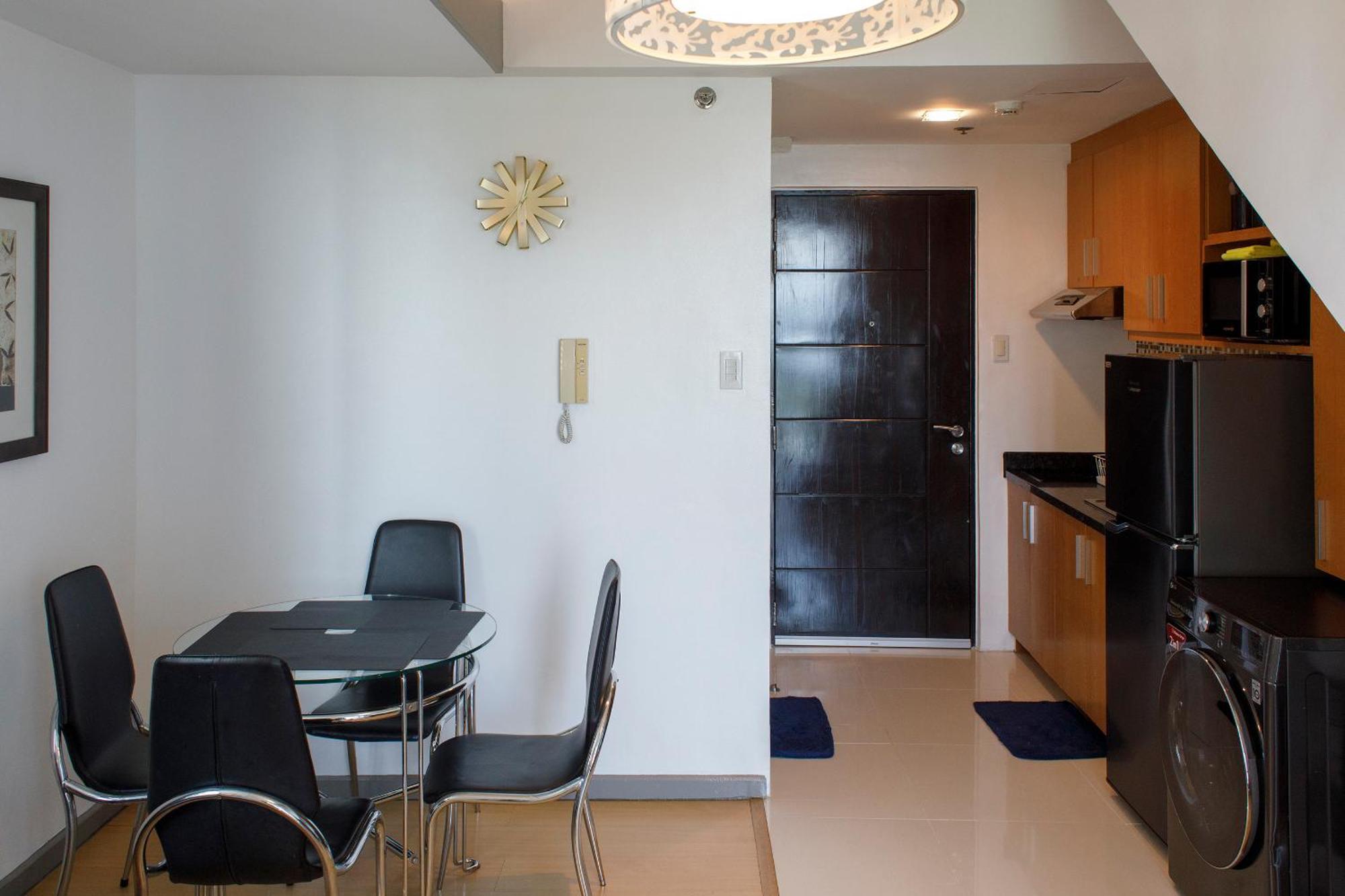 Prime Avant Bgc Location Apartments By Ph Staycation 마닐라 외부 사진