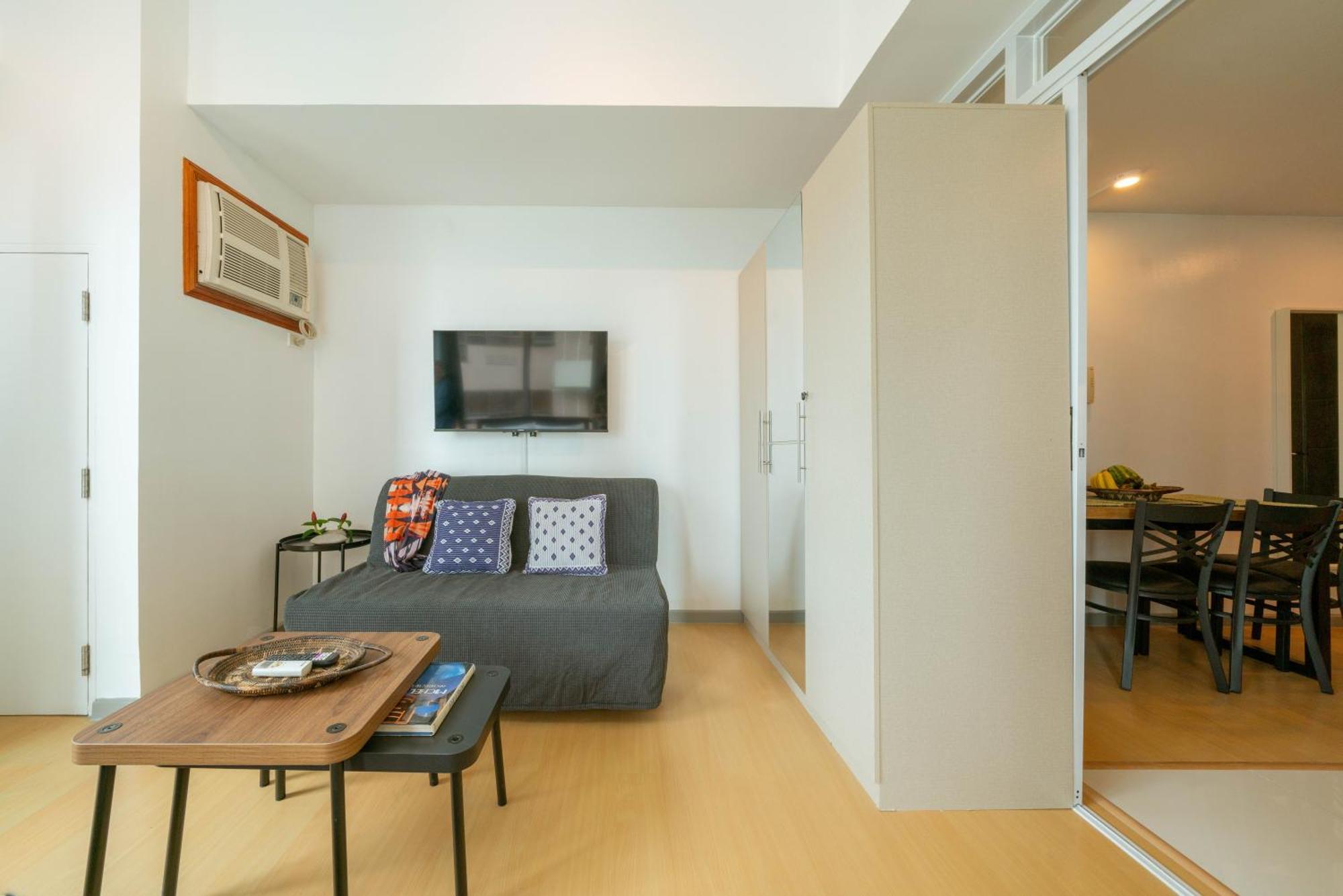 Prime Avant Bgc Location Apartments By Ph Staycation 마닐라 외부 사진