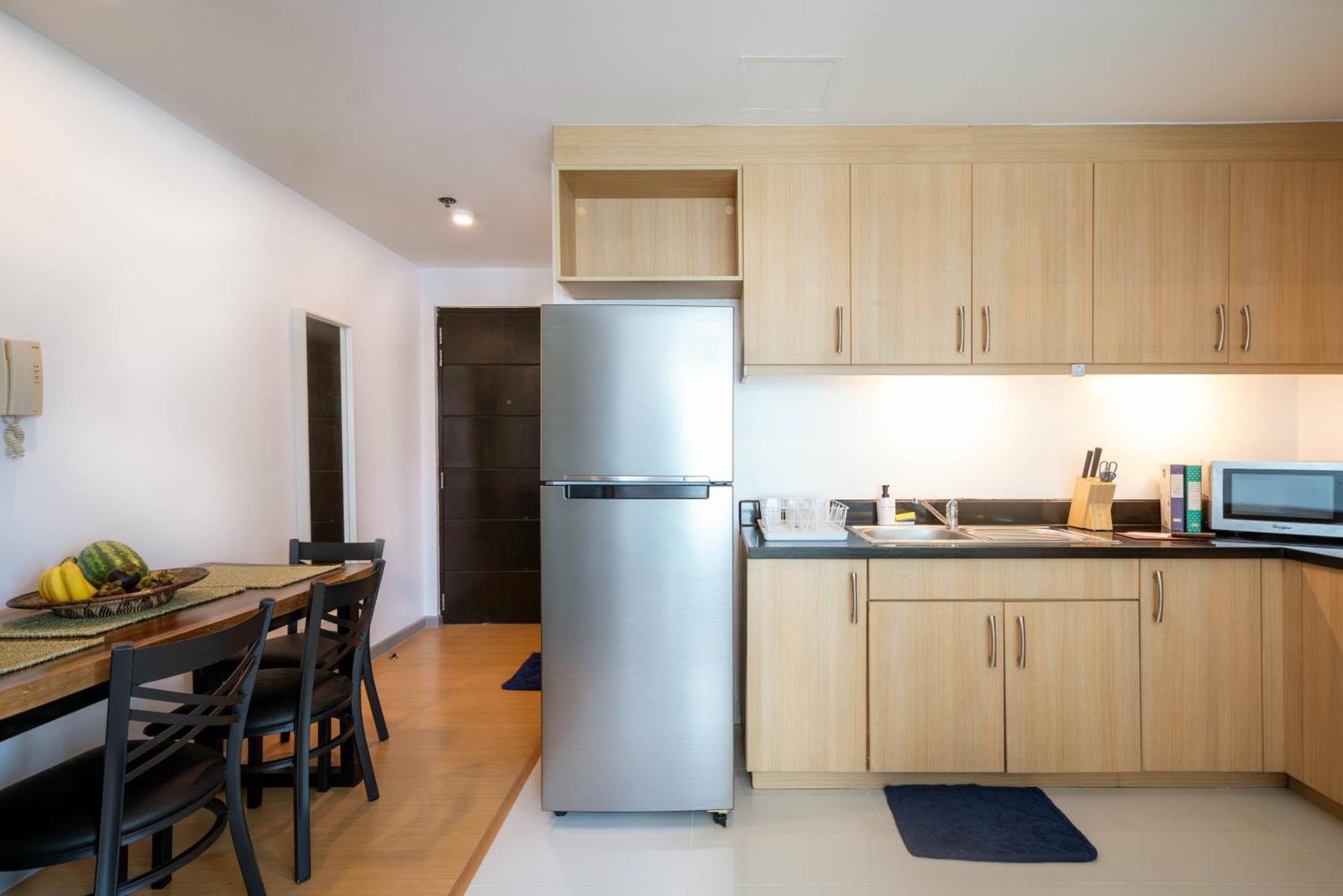 Prime Avant Bgc Location Apartments By Ph Staycation 마닐라 외부 사진