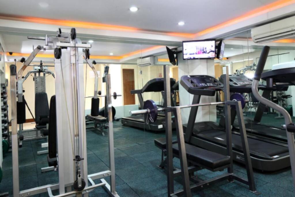 Prime Avant Bgc Location Apartments By Ph Staycation 마닐라 외부 사진